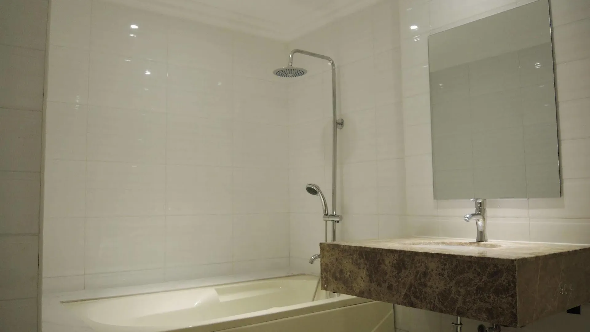 ***  Sunny Holiday Hotel Gyogon Myanmar